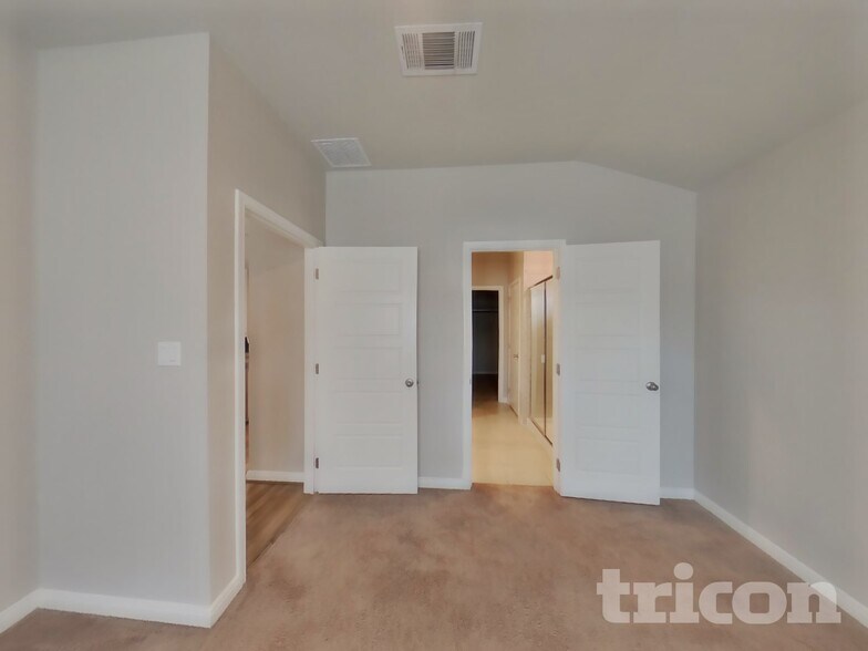 Building Photo - 13602 Paxton Blvd