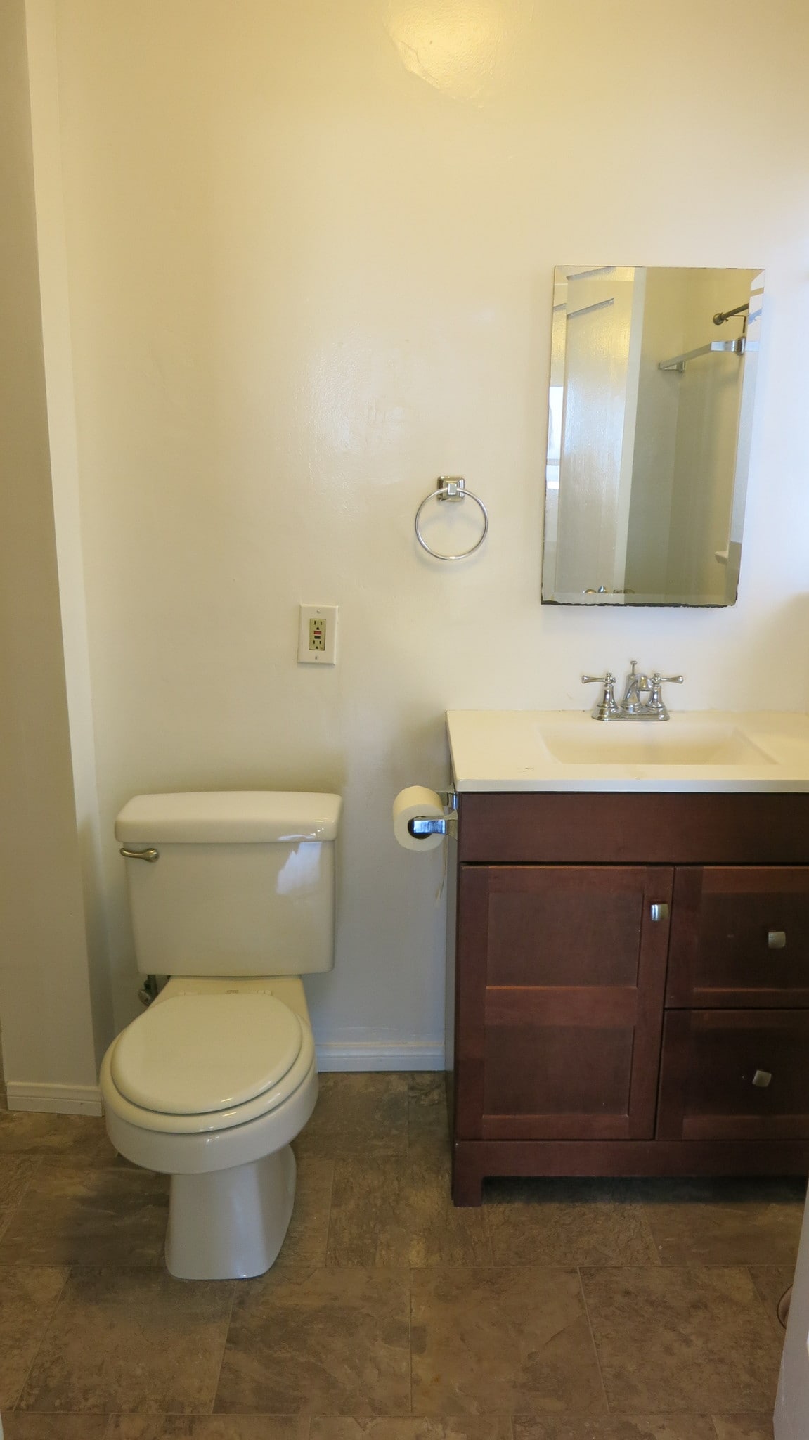 Updated bath. - 3607 Crest Dr