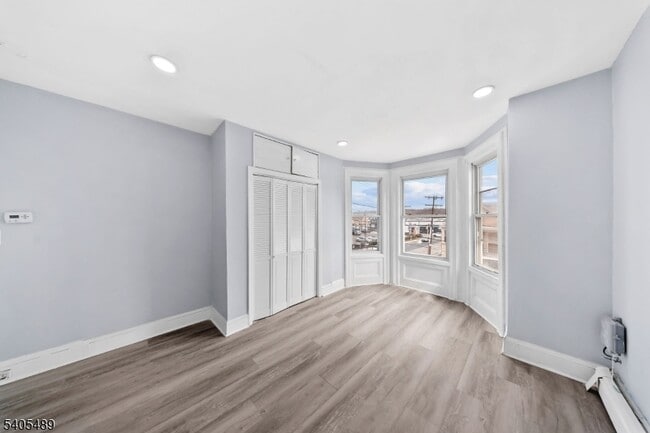 Building Photo - 437 Morrissee Ave