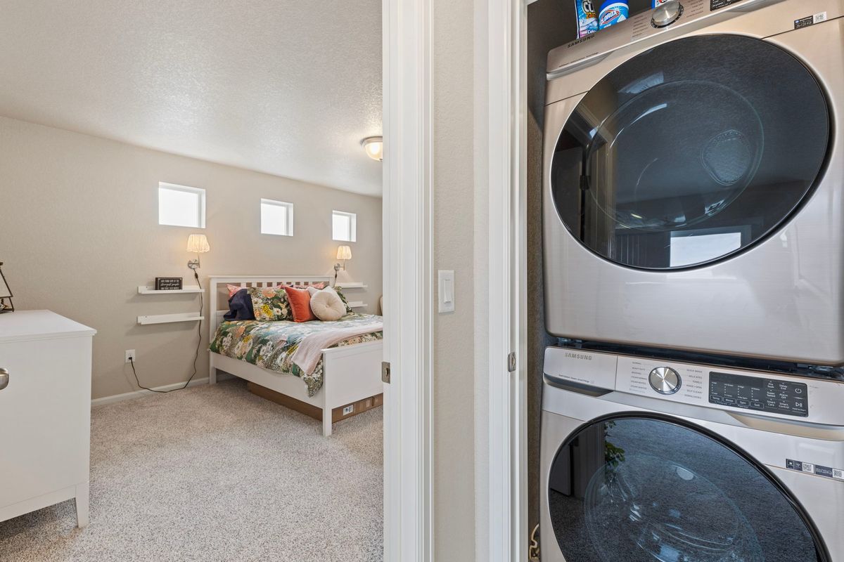 Building Photo - 9440 Oro City Loop