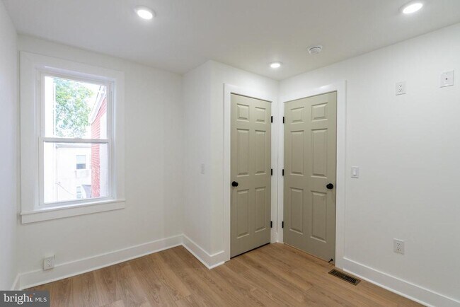 Building Photo - 1824 N Bouvier St