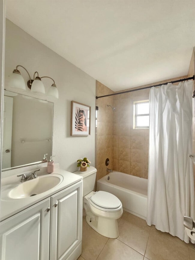 Building Photo - 1021 SE Monterey Rd