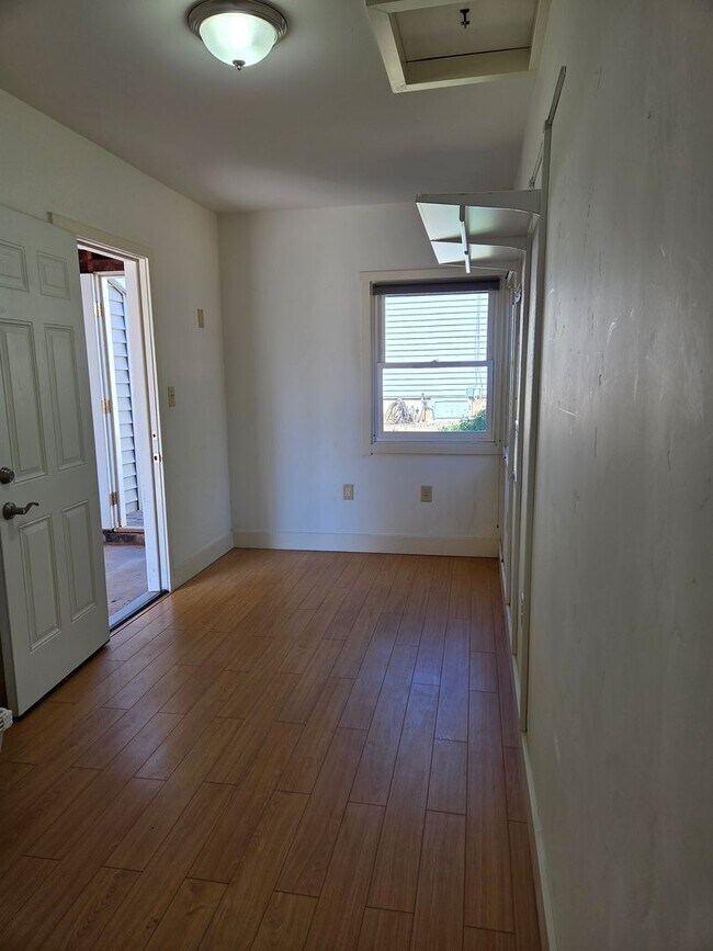 Building Photo - Historic Folsom 2 Bdrm, 1 Bath