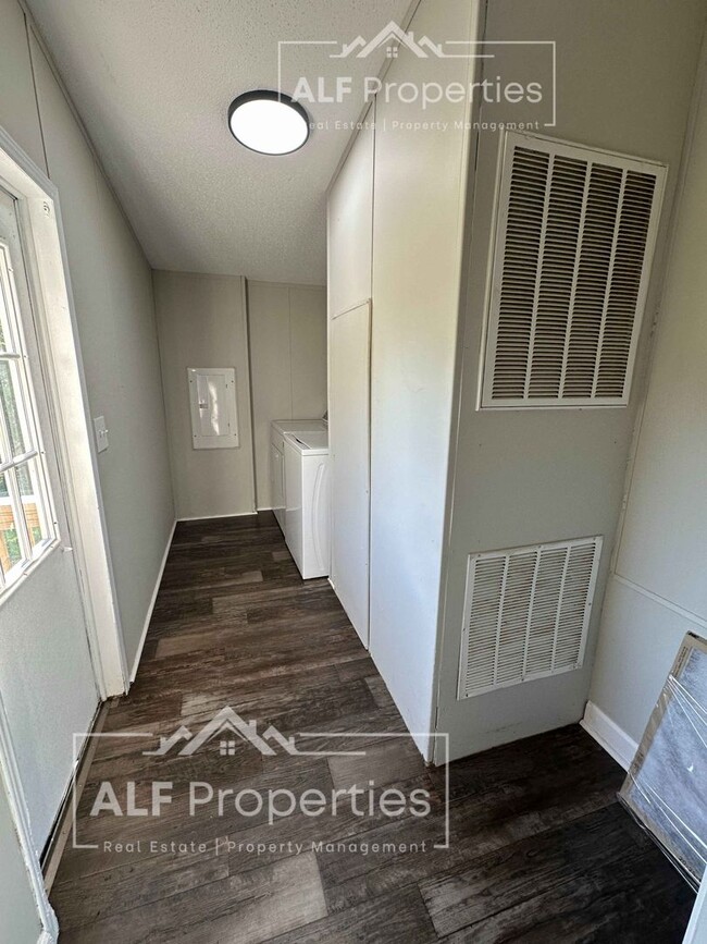 Building Photo - Private 3-Bedroom Home on Hideaway Mountai...