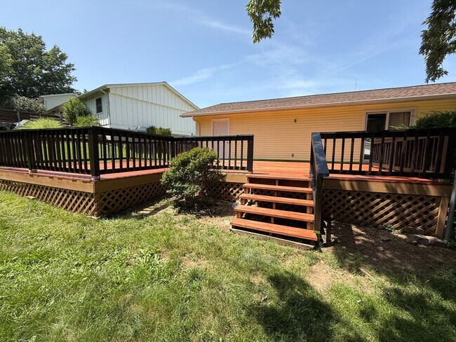 Building Photo - 5360 Glencullen Way