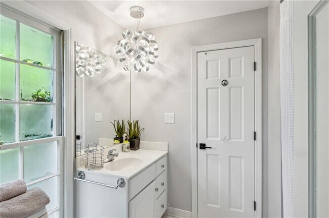 Building Photo - 1130 Angelo Ct NE