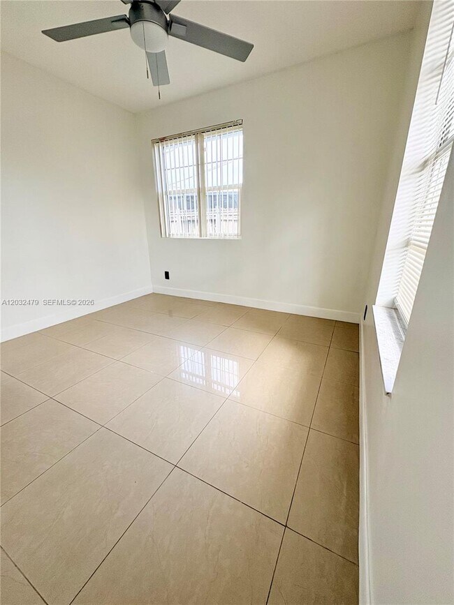 Building Photo - 1116 N 61st Ave