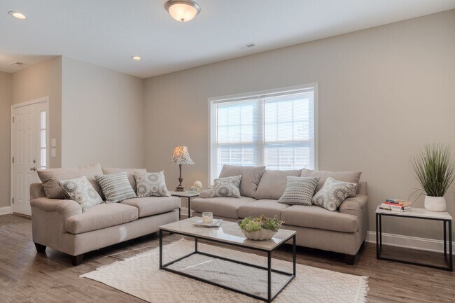 Building Photo - 91 E Main St