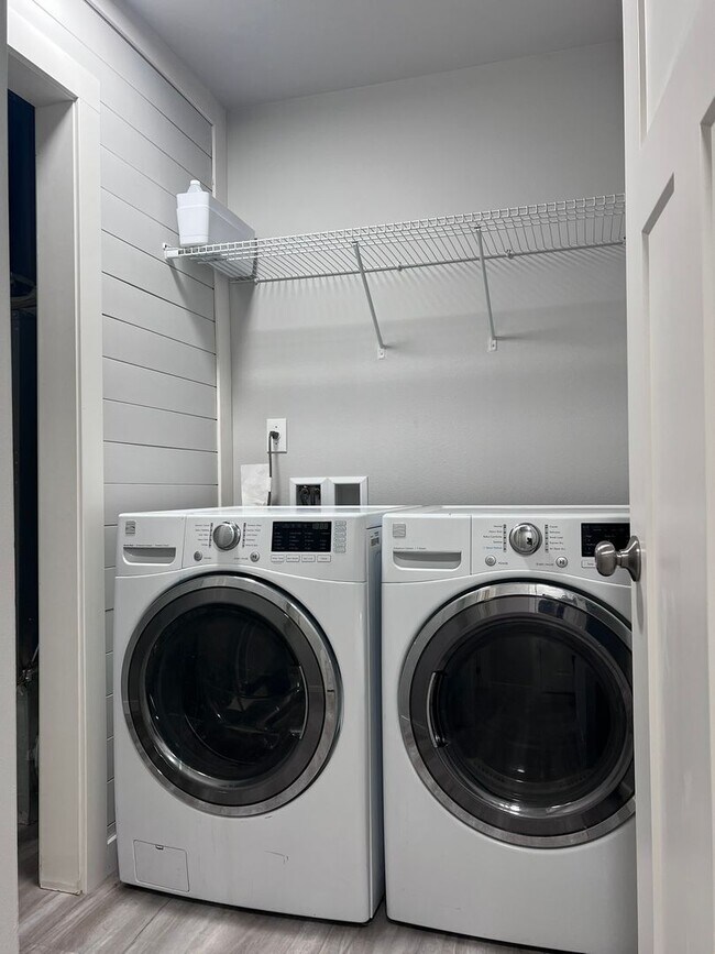 Building Photo - OWN962