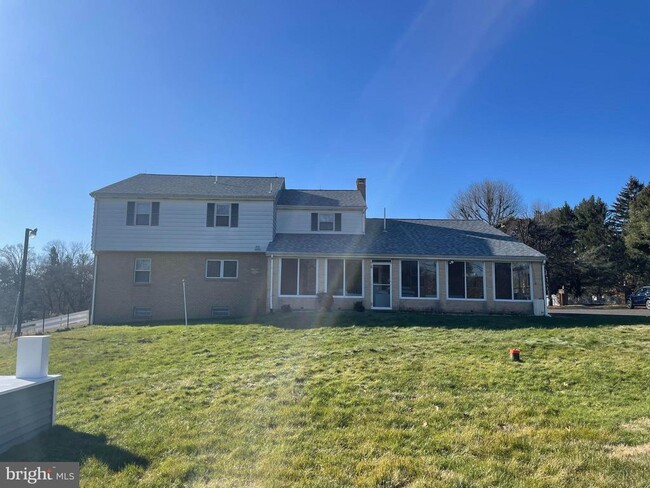 Building Photo - 1306 Hawthorne Ln