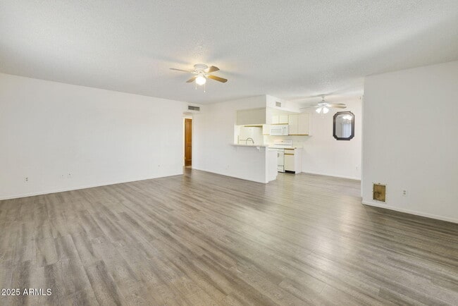 Building Photo - 756 JOAN D ARC Ave