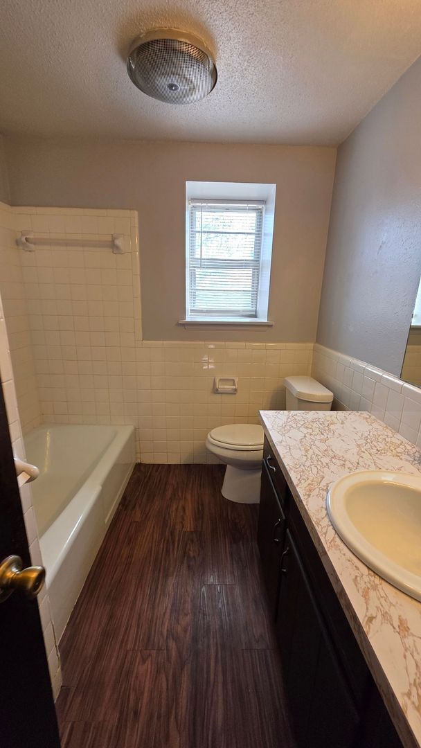 Building Photo - Edmond Rental