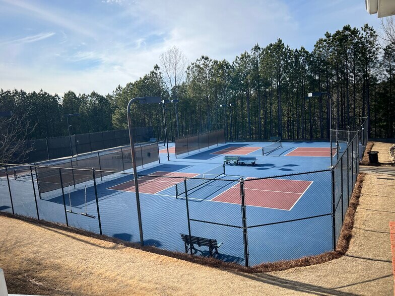 Building Photo - 544 Ridge View Xing