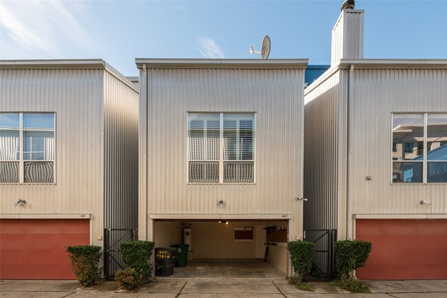 Building Photo - 807 Robin St