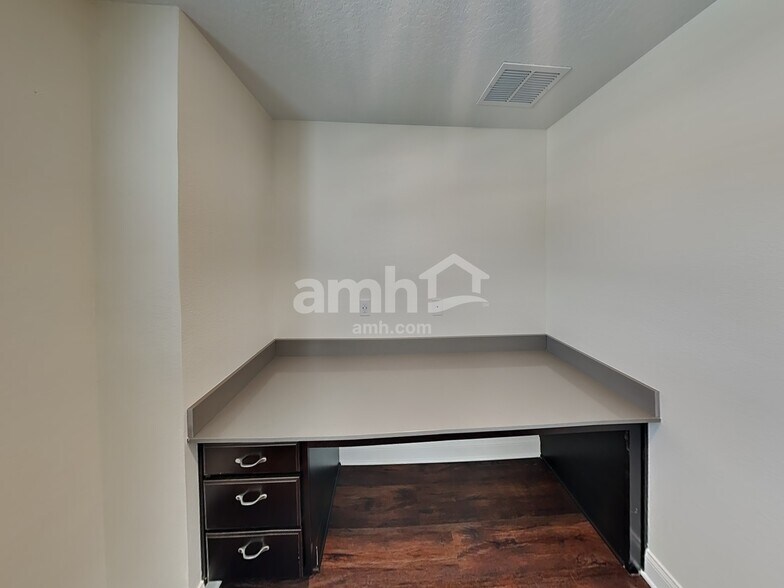 Building Photo - 1102 Winter Stone St