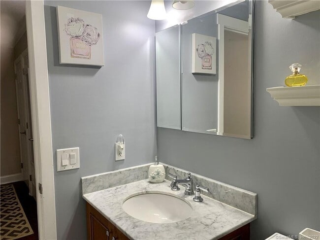 Building Photo - 3 Oakwood Dr