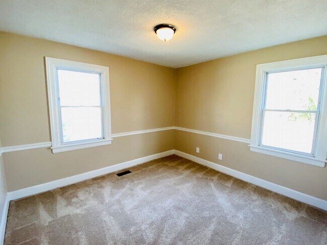 Building Photo - 3110 Chalfin Ave