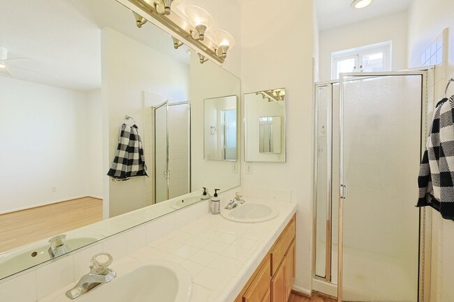 Building Photo - 2 Bed / 2.5 Bath Condo – Walk to Balboa Park!