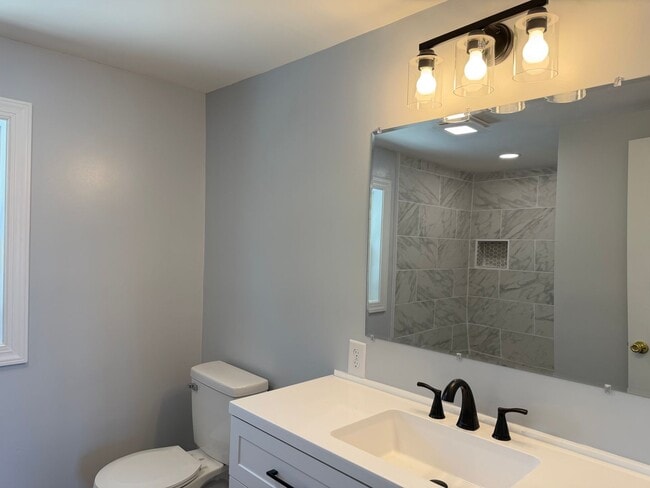 Building Photo - 1613 St Andrew St