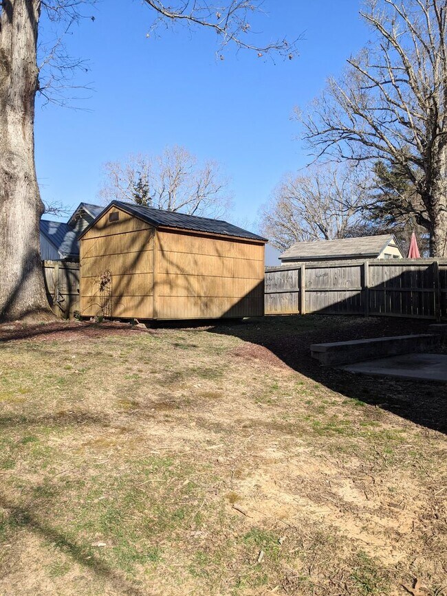 Building Photo - Oakley Rental!