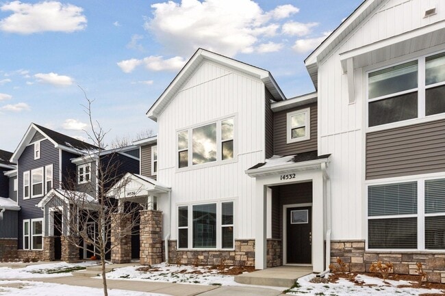 Building Photo - 14536 Twin Lakes Cir