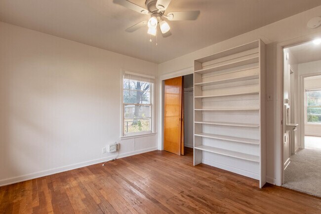 Building Photo - 809 Crescent St