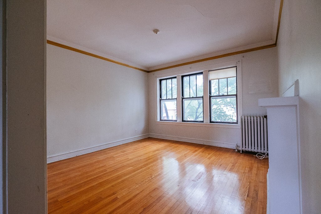 Building Photo - 1917 W Winnemac Ave