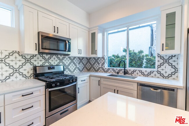 Building Photo - 5323 Ben Ave