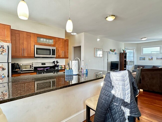 Building Photo - Mission Hill 5 -Bed