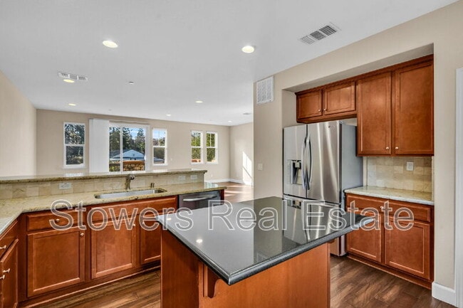 Building Photo - 718 El Paseo Cir