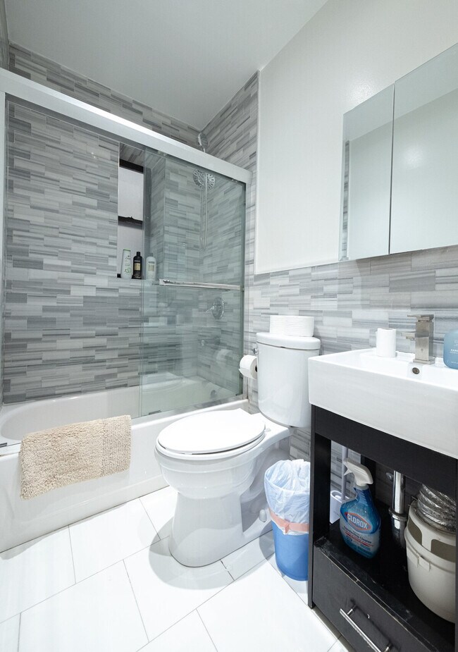 Building Photo - 5 W 101st St