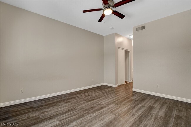 Building Photo - 5650 E Sahara Ave