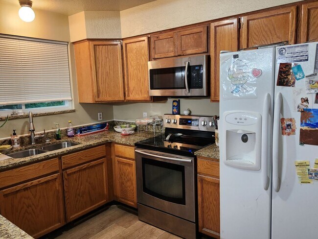 Building Photo - Great 5 Bed 3 Bath Remodeled Home