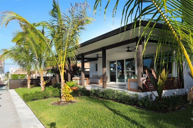 Building Photo - 2537 SE 10th Ct