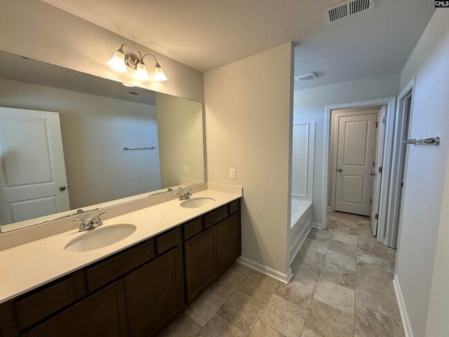 Building Photo - 344 Hardwick Dr