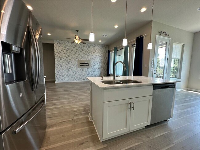 Building Photo - 441 Saturnia Dr