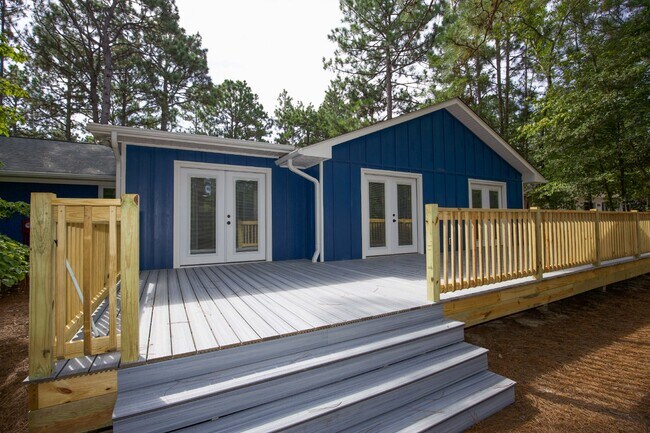 Building Photo - Gorgeous Fully Renovated 3 bedroom home in the Heart of Whispering Pines