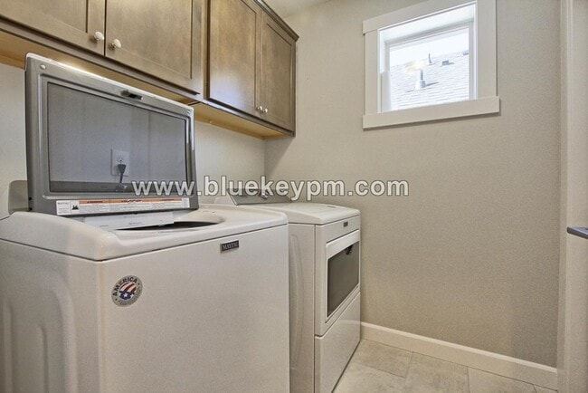 Building Photo - 3 Bed,2.5 Bath Townhome at the Landing At ...