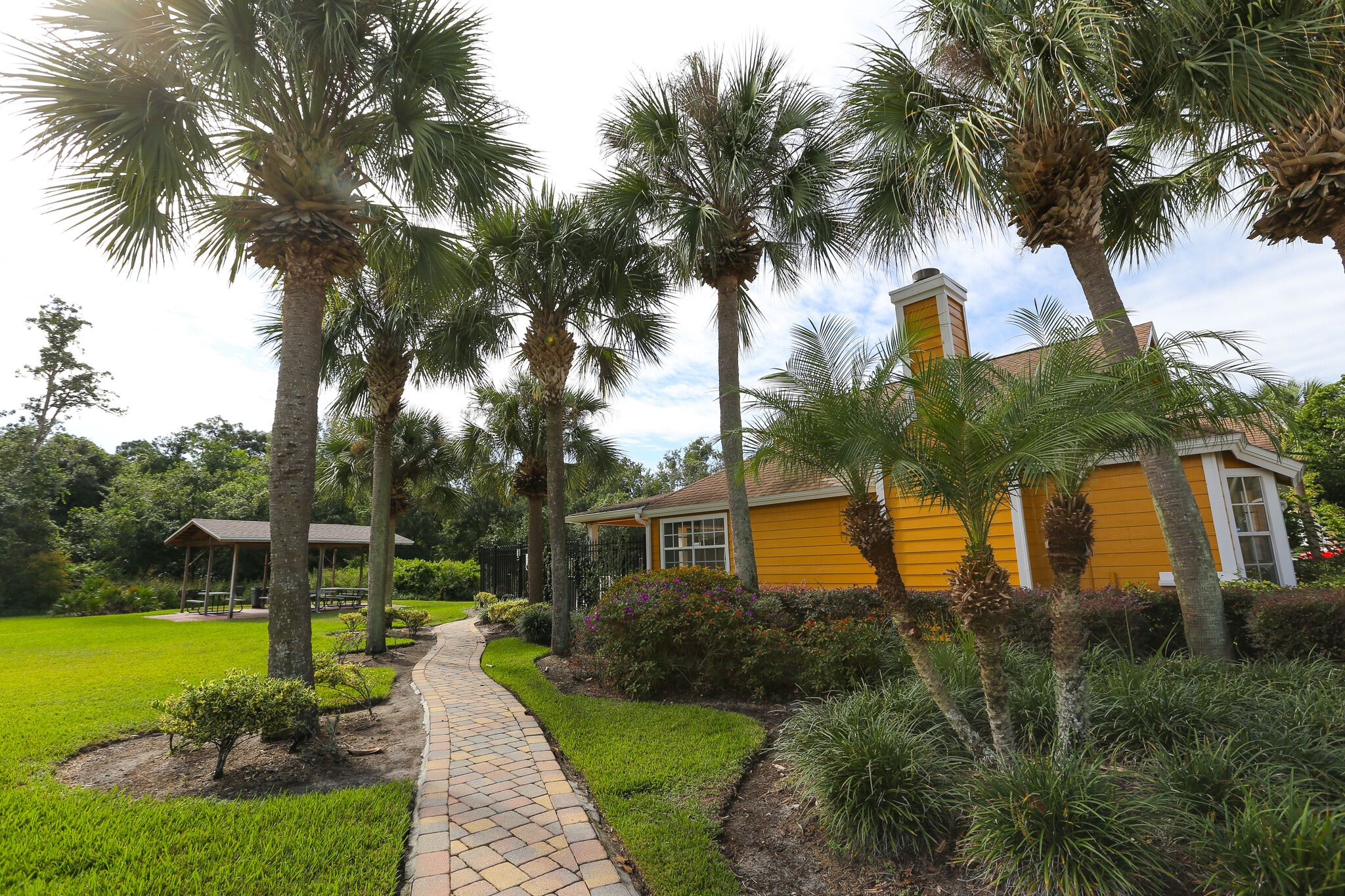 Building Photo - 2489 Sweetwater Club Cir