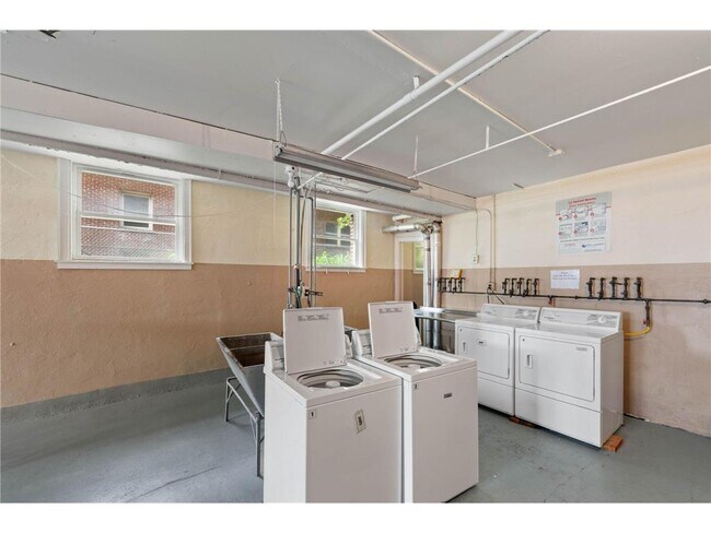 Building Photo - 2733 Girard Ave S