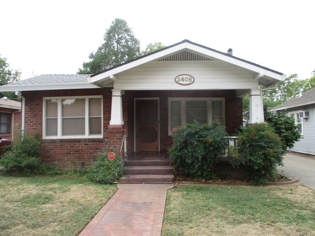 Building Photo - COMING SOON!! 2 Bedroom 1 Bath Bungalow