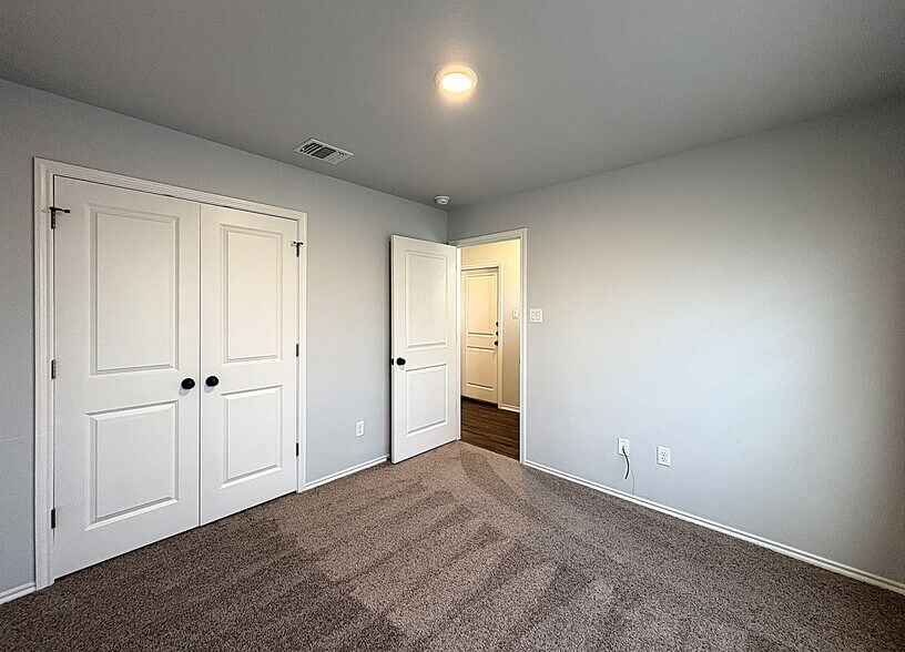 Building Photo - 1234 Lexington Dr