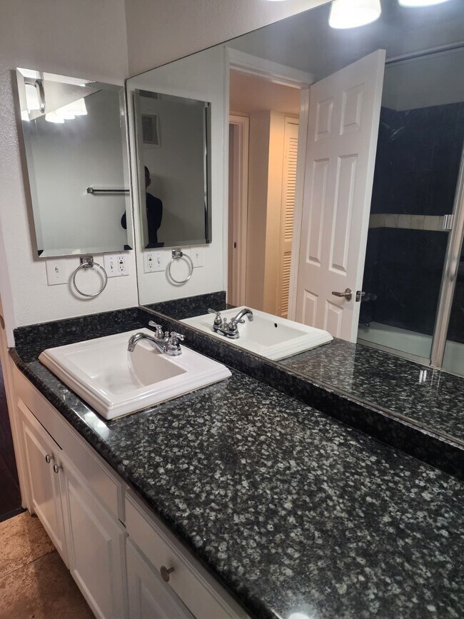 Building Photo - 5339 Newcastle Ave