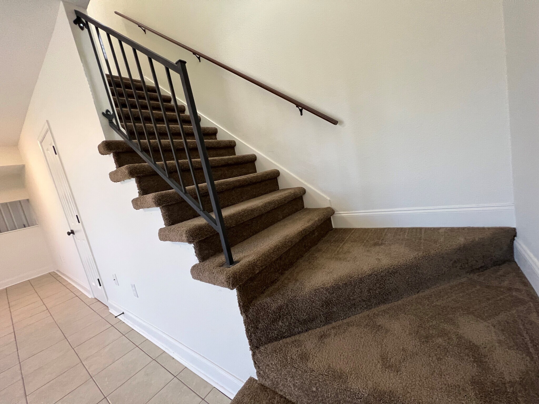 Building Photo - 1204 Cambridge Dr