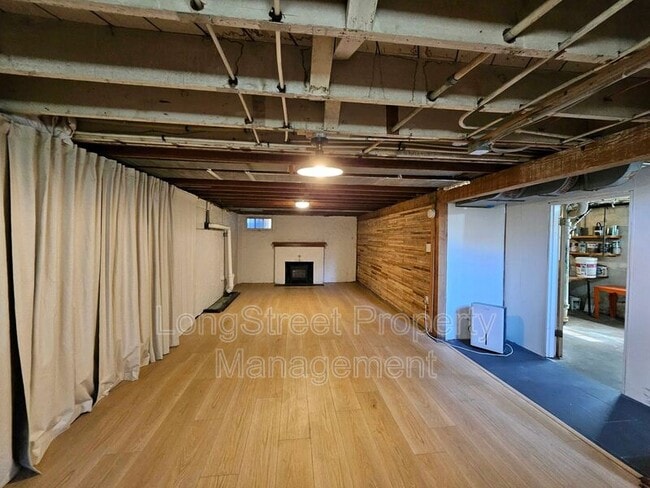 Building Photo - 224 N Russet St