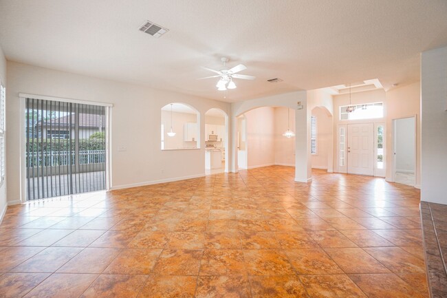 Building Photo - Spacious 4-Bed Home in Magnolia Plantation...