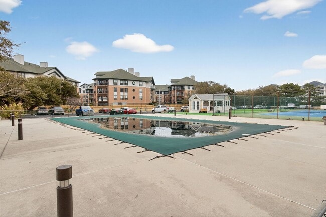 Building Photo - Stunning Condo With Exclusive Bay Views!