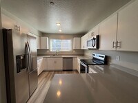 Building Photo - APARTMENT IN GREAT LOCATION FOR RENT!