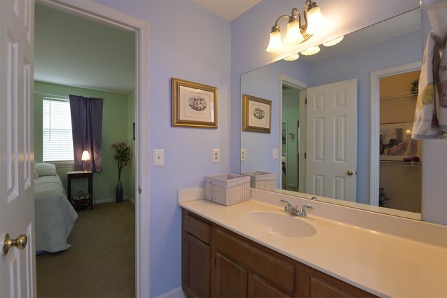 Building Photo - 1268 Carriage Park Dr
