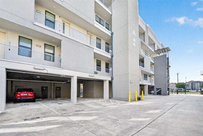 Building Photo - 2401 Crawford St